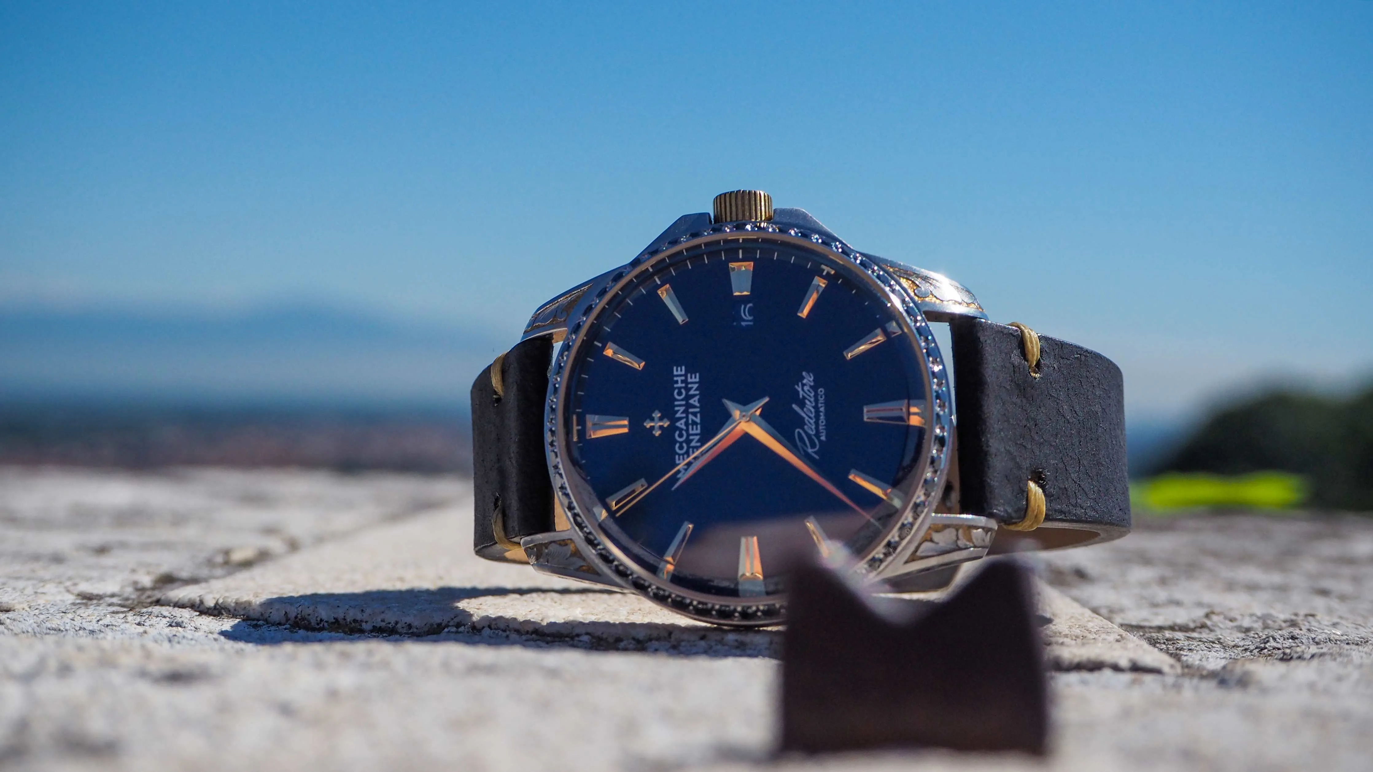 Orologio Redentore meccaniche veneziane inciso e con diamanti neri incastonati da JL Gioielli